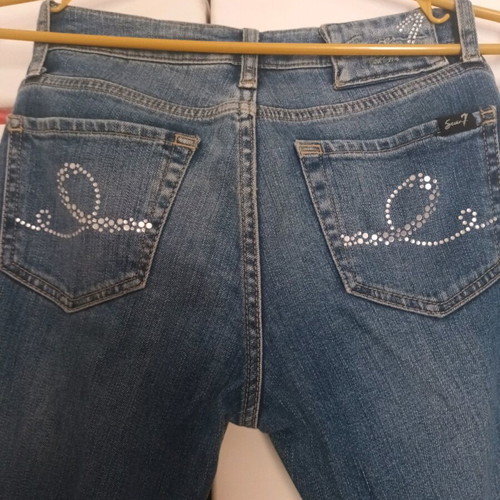 Jean Seven size 25 like new with subtle crystals on back pockets