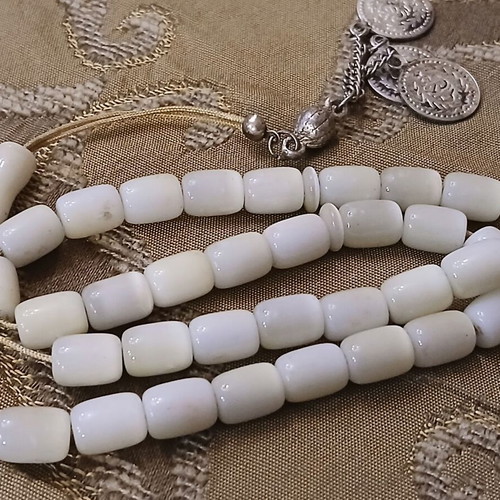 Worry beads used with 33 beads, probable semi-precious stone
