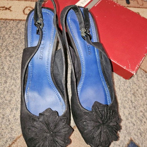 Marco Tozzi sandals size 39 like new, black