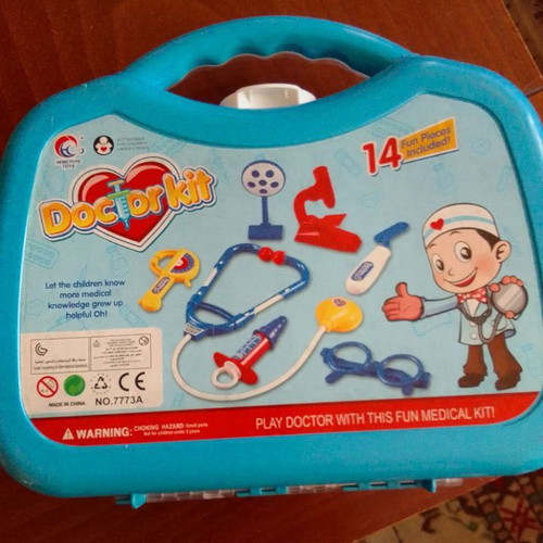 Doctor kit suitcase with 14 pieces, in good condition