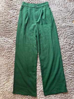 Παντελόνα Stradivarius πράσινη μεταχειρισμένη, μέγεθος M
