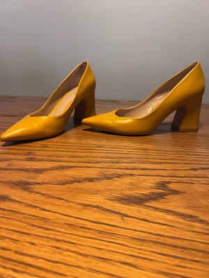 Zara pumps used yellow, stylish
