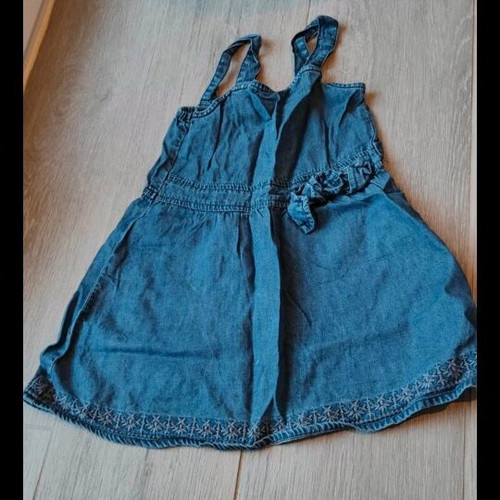 Girls' dress like new, age 3 years