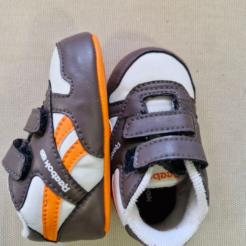 Reebok baby shoes size 18.5 like new