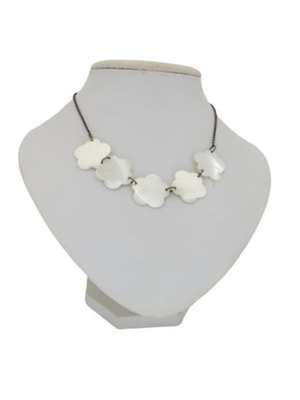 Silver necklace with mother-of-pearl flowers new