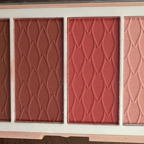 Seven Cool Blusser Blush Palette with 4 Different Shades, New
