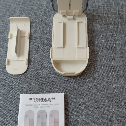 Pill Cutter new with extra blade