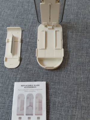 Pill Cutter new with extra blade