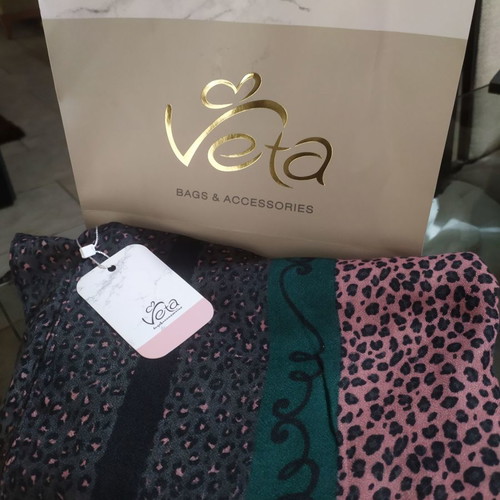 Veta scarf new with tag
