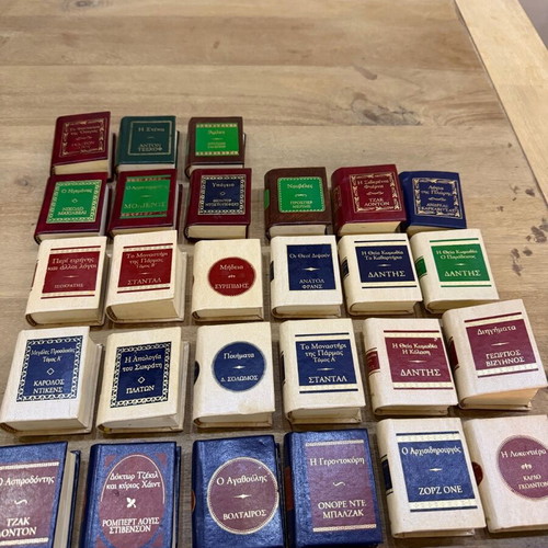 Deagostini small library used, pack of 40 volumes