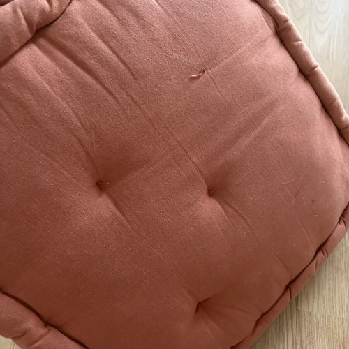Pillow like new, in very good condition