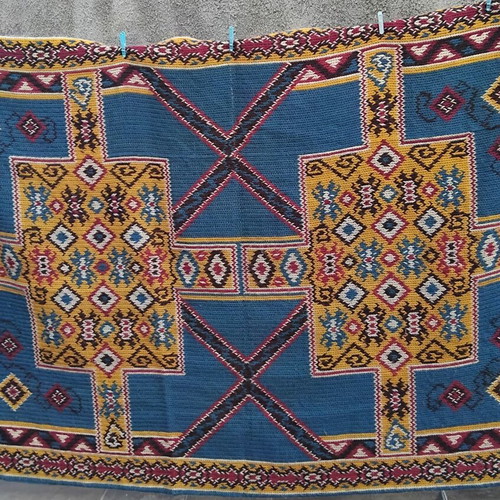 Handmade embroidered wool rug 163×226 cm, like new