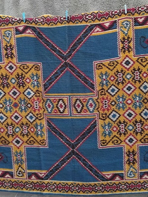 Χειροποίητο κεντητό μάλλινο χαλί 163×226 cm, σαν καινούργιο