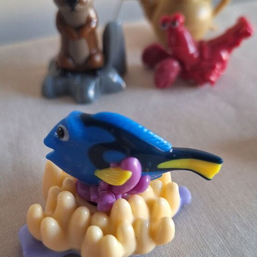 Set of 5 Finding Dory Disney Pixar Kinder Surprise figures like new