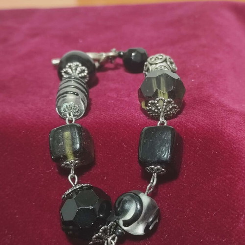 Jewelry set with semi-precious stones used