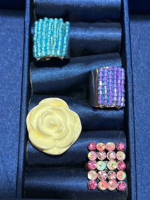 Rings new with adjustable size