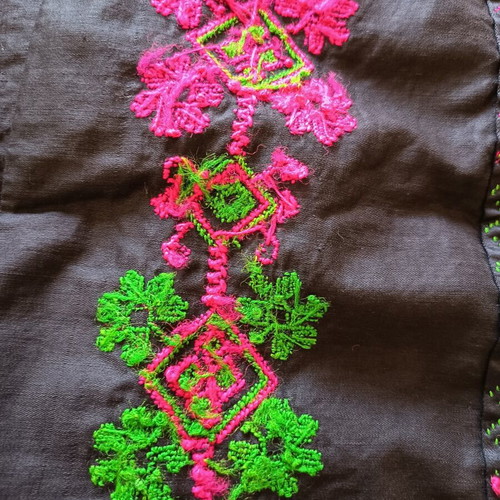 Vintage handmade embroidered traditional apron from 1950 like new