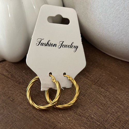 Gold earrings used, gold color