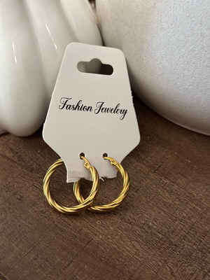 Gold earrings used, gold color
