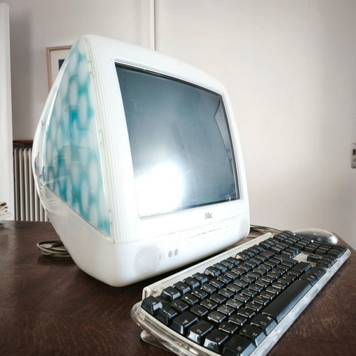 Apple G3 desktop computer used, dalmatian blue 2001 model