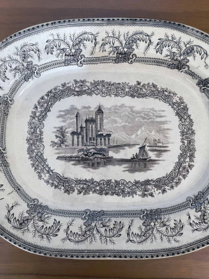 Victorian decorative plate like new, large English style 19th century