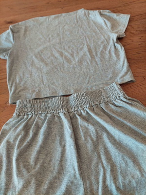 Σετ σορτς και crop top Potre fashion μεταχειρισμένο, γκρι βαμβακερό