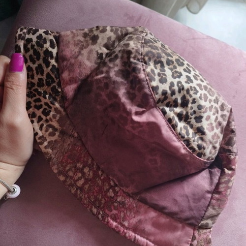 Bucket hat with leopard and pink new