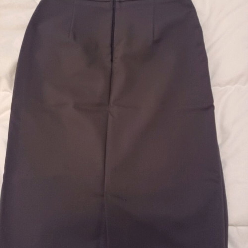 Lynne skirt size XS like new, charcoal, fitted