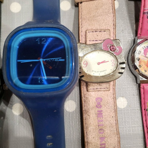 Lot of 25 used vintage watches for parts or repair