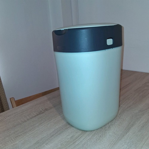 Tommee Tippee Twist and Click Diaper Disposal Bin blue used