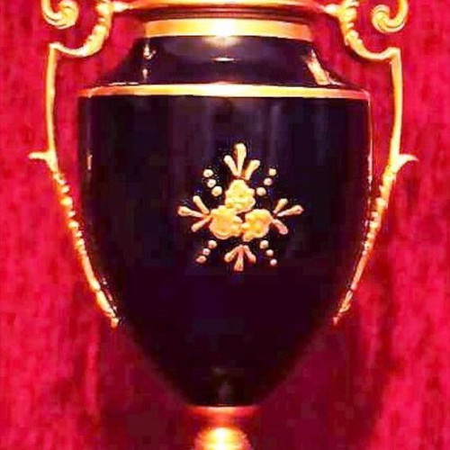 Enameled amphora with bronze like new