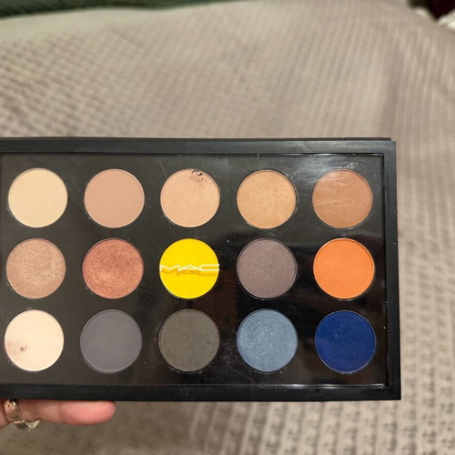 Mac Professional Eyeshadow Palette 15 Shades like new