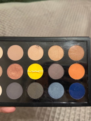 Mac Professional Eyeshadow Palette 15 Shades like new