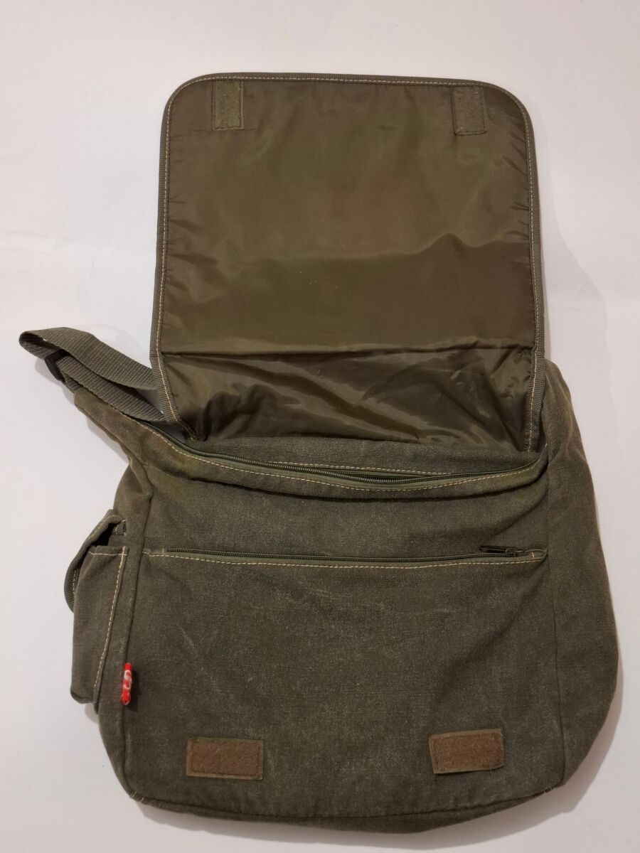 Diesel Y2K 2000s Messenger Bag khaki… - € 90,00 - Vendora.cy