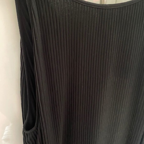 Massimo Dutti black top like new, size small, pleated design