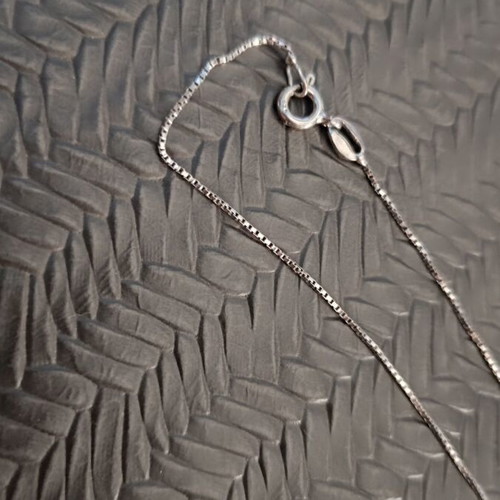 Silver necklace hearts 925 like new with zircon pendant and chain