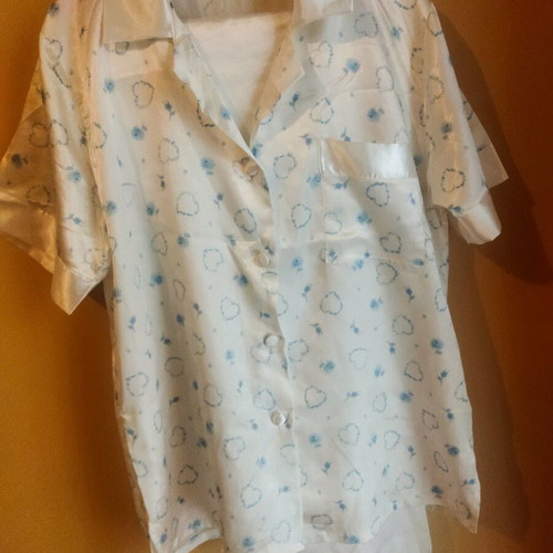 Satin women's pajamas like new