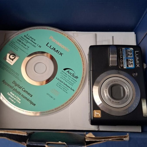 Panasonic Lumix DMC-LS75 camera used for parts with box and software