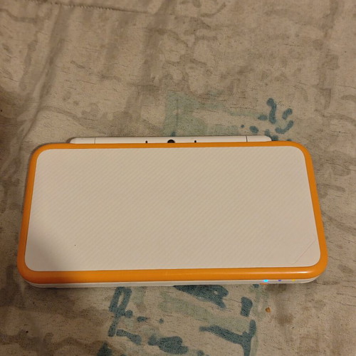 Nintendo 2DS XL with Mario Kart 7, charger and stylus