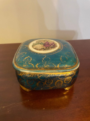 Italian porcelain jewelry box vintage Falconara like new