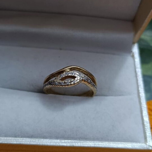 Gold ring 14 carat like new