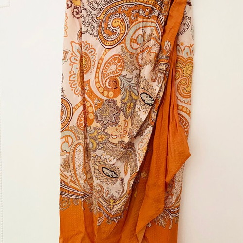 Guess silk skirt new, size L 40 12