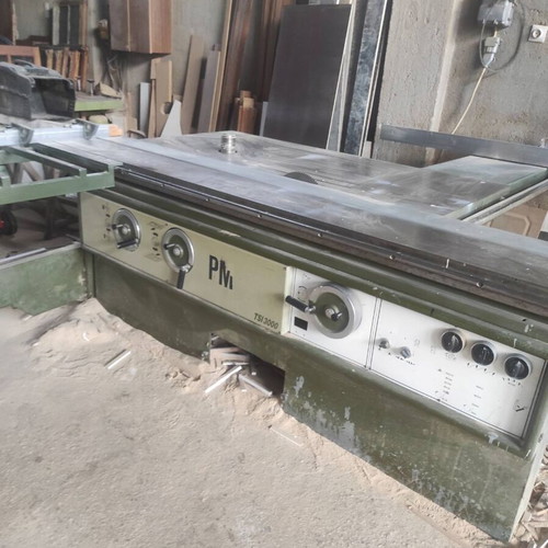 Italian-made woodworking sliding table saw