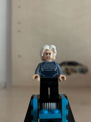 Lego Quicksilver Minifigure like new, exclusive Avengers figure