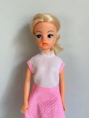 Vintage Sindy Pedigree blond doll used for repair or parts