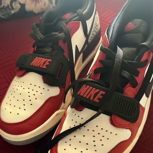 Nike Air Jordan 312 Low like new, size 44, black and red