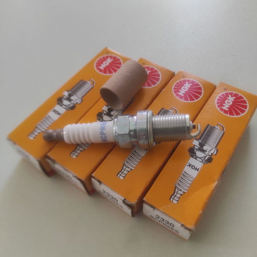NGK BCPR6ES Spark Plugs Set of 4 New