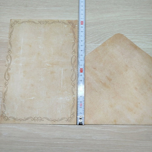 Vintage stationery set new with 16 letter pages, 8 envelopes and 9 stickers