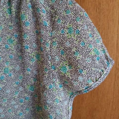 Vintage floral short-sleeve shirt like new, textured crepe fabric