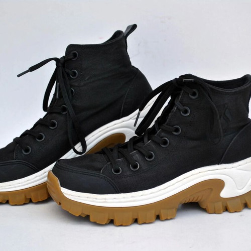Skechers Vintage Black Canvas Chunky High Top Sneakers, size 37.5 Y2K